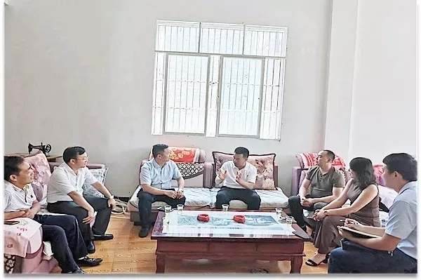 貴州省?；劬壌壬茀f會到長流鄉開展愛心助學活動